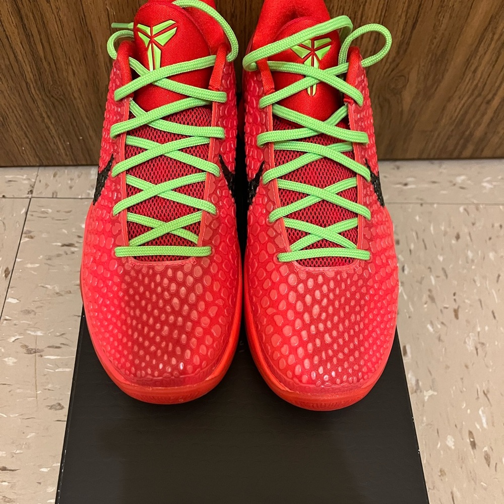 Nike Kobe Reverse Grinch - Picture 3 of 15